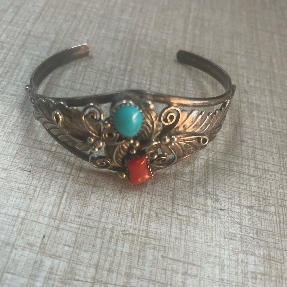 Gorgeous Vintage Signed Navajo Style Turquoise,Red Coral & Sterling Cuff - Picture 3 of 5